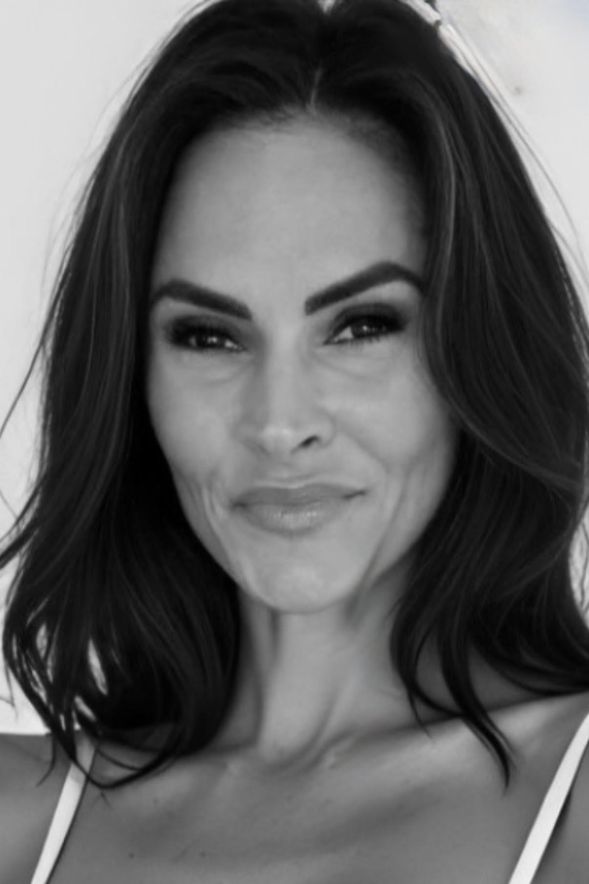 Portrait of Chelsie Caruso, Founder & Owner of The Vibe Within